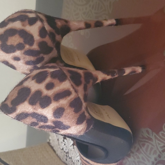 Shoe - Picture 3 of 4